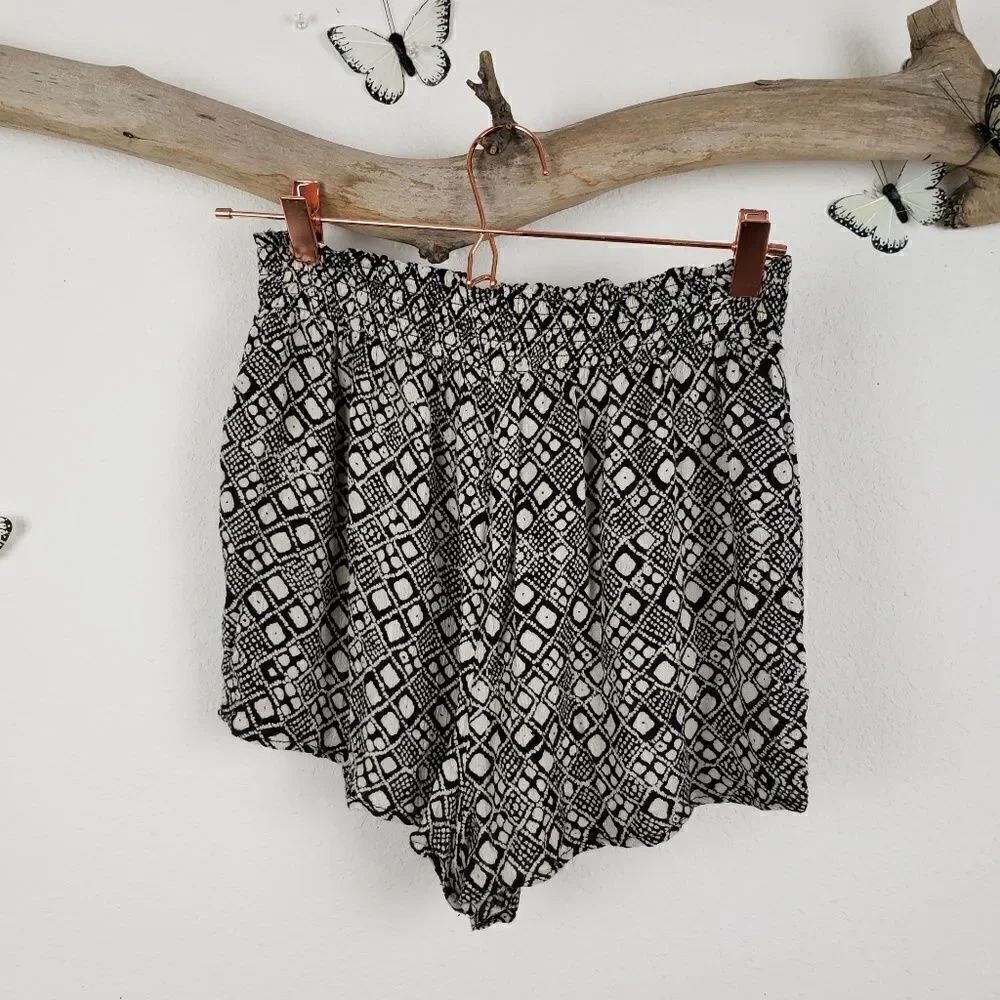 Urban outfitters loose boho shorts black and white